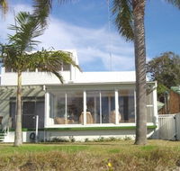 8 Seaview Crescent