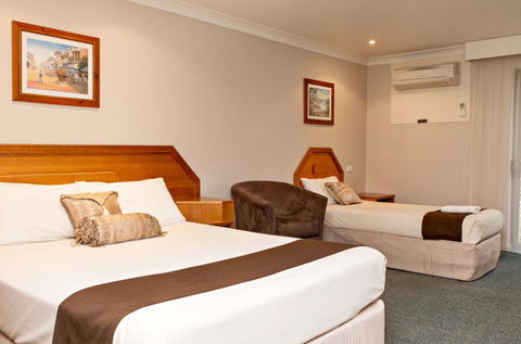 Hilltops Retreat Motor Inn - Accommodation VIC 1