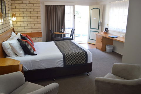 Hilltops Retreat Motor Inn - Accommodation VIC 5