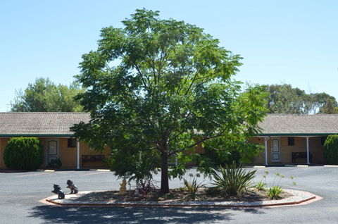 Hilltops Retreat Motor Inn - Accommodation VIC 6