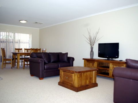 Fairways Bed And Breakfast At Jerilderie - Accommodation VIC 2