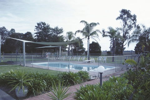 Aaroona Holiday Resort - Accommodation VIC 0
