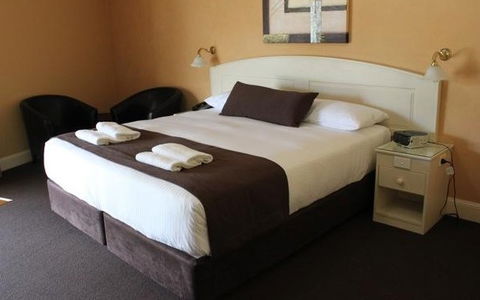 Bowen Inn - Accommodation VIC 2