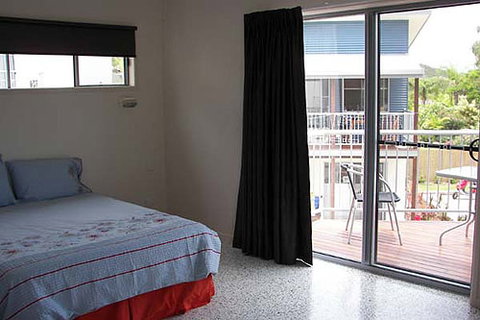 Emu's Beach Resort - Accommodation VIC 1