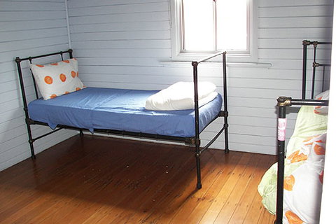 Emu's Beach Resort - Accommodation VIC 3
