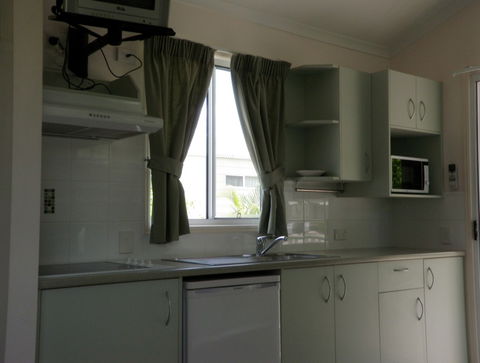 Emerald Cabin And Caravan Village - Accommodation VIC 4