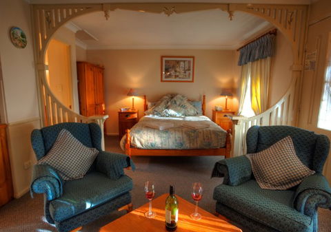 Honeysuckle Cottages And The Rocks Restaurant - Accommodation VIC 0