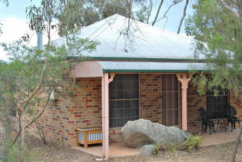 Honeysuckle Cottages And The Rocks Restaurant - Accommodation VIC 3