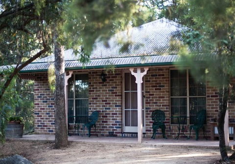 Honeysuckle Cottages And The Rocks Restaurant - Accommodation VIC 4