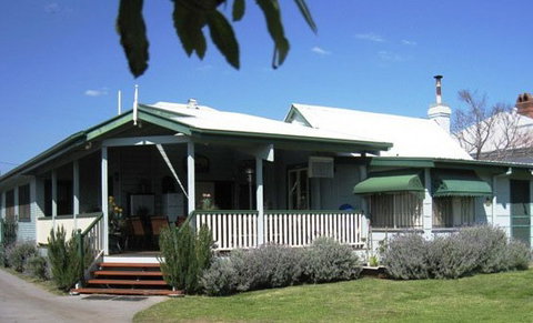Pitstop Lodge Guesthouse And Bed And Breakfast - Accommodation VIC 2
