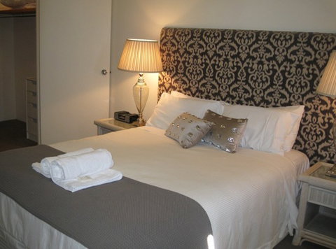 Contessa Holiday Apartments - Accommodation VIC 5