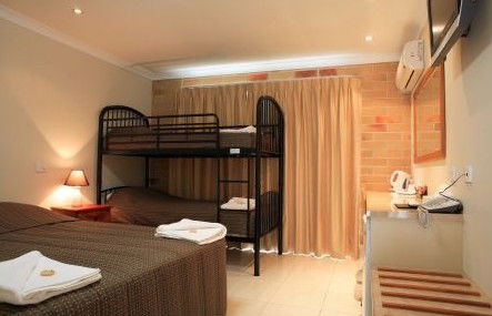 Emerald Central Palms Motel - Accommodation VIC 0