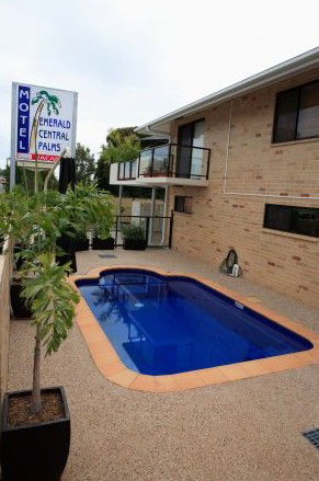 Emerald Central Palms Motel - Accommodation VIC 1