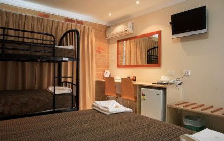 Emerald Central Palms Motel - Accommodation VIC 3