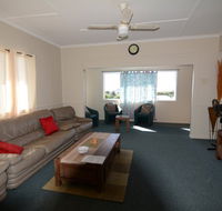 AMELIA STREET GLADSTONE 5 BEDROOMS - Accommodation VIC