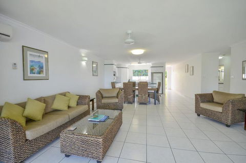 Roydon Beachfront Holiday Apartments - Accommodation VIC 8