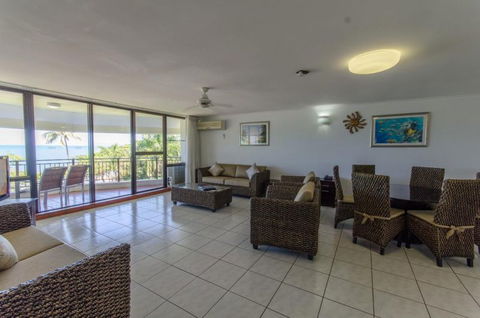 Roydon Beachfront Holiday Apartments - Accommodation VIC 9