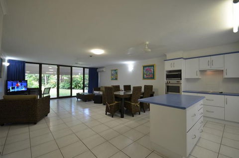 Roydon Beachfront Holiday Apartments - Accommodation VIC 10
