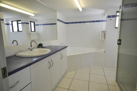Roydon Beachfront Holiday Apartments - Accommodation VIC 11