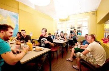 Maze Backpackers And Cb Hotel - Accommodation VIC 2