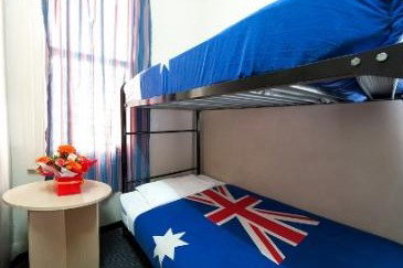 Maze Backpackers And Cb Hotel - Accommodation VIC 3