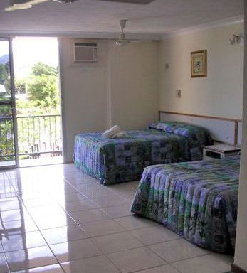 Cairns Holiday Lodge - Accommodation VIC 2