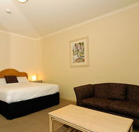 Quality Hotel Tiffins on the Park - Accommodation VIC