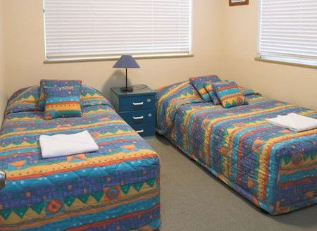 Coral Sea Apartments - Accommodation VIC 2