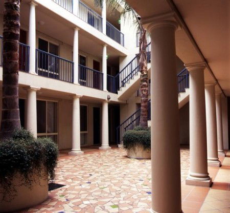 The Manor House - Accommodation VIC 3