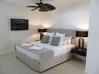 Club Tropical Resort - Accommodation VIC 3