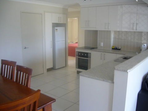 L'Amor Holiday Apartments - Accommodation VIC 3