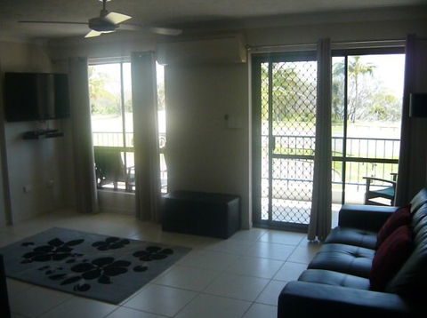 L'Amor Holiday Apartments - Accommodation VIC 4