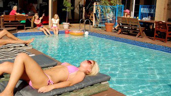 Surf N Sun Beachside Backpackers - Accommodation VIC 2