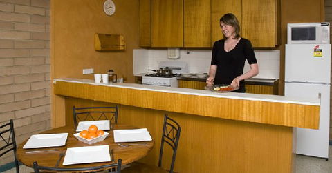 Hillsview Tourist Apartments - Accommodation VIC 3