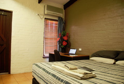 Newman Hotel Motel - Accommodation VIC 1