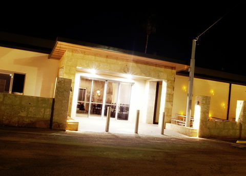 Newman Hotel Motel - Accommodation VIC 4