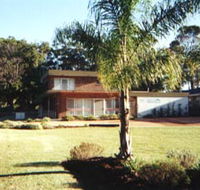 Seaview Holiday Apartments - Accommodation VIC