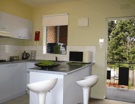 Birches Serviced Apartments - Accommodation VIC 4