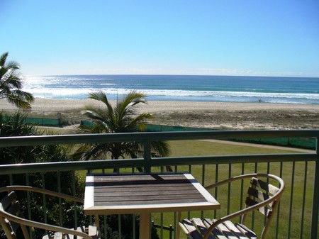 Currumbin Sands On The Beach - Accommodation VIC 4