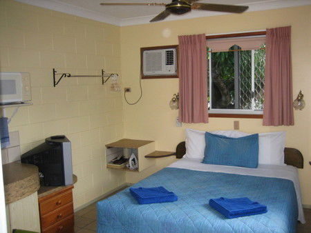 Paradise Court Holiday Units - Accommodation VIC 3