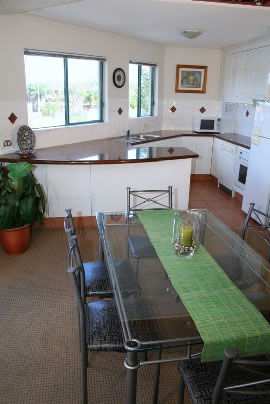 Santa Fe Holiday Apartments - Accommodation VIC 3