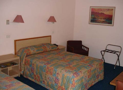 Poinciana Inn - Accommodation VIC 1