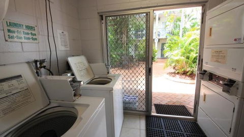 Coconut Grove Holiday Apartments - Accommodation VIC 3