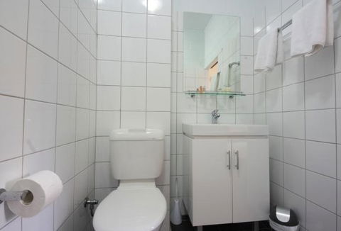 Coconut Grove Holiday Apartments - Accommodation VIC 4