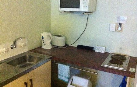 Peninsular Apartment Hotel - Accommodation VIC 3
