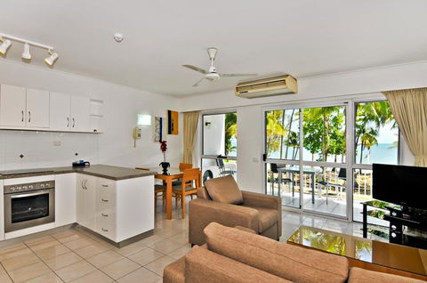 Agincourt Beachfront Apartments - Accommodation VIC 7