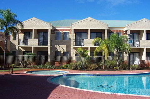 Country Comfort Inter City Perth Hotel & Apartments - Accommodation VIC 0