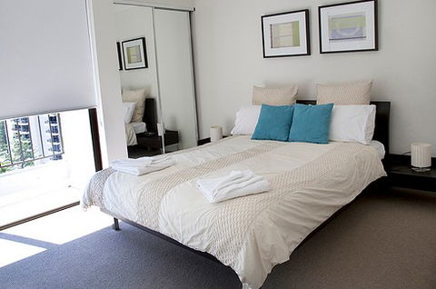 Surfers Century Apartments - Accommodation VIC 2