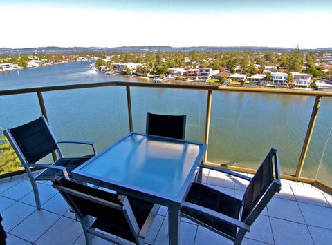 Surfers Hawaiian - Accommodation VIC 1