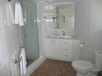 Aegean Apartments - Accommodation VIC 10